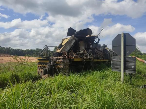  Trem envolvido no acidente.(Imagem:&Acirc;ngela Bispo /TV Clube )