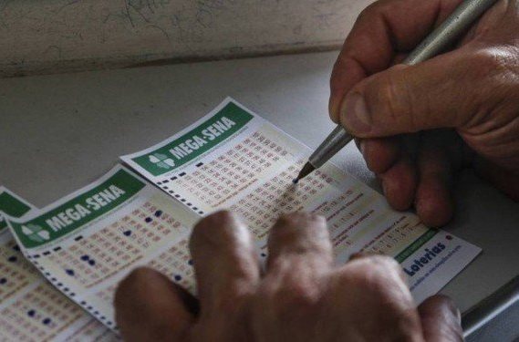 Mega-Sena acumula e pode pagar R$ 32 milhões