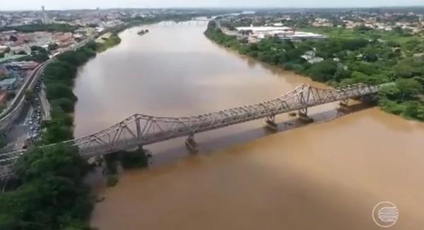  Ponte Met&aacute;lica em Teresina.(Imagem:Reprodu&ccedil;&atilde;o/TV Clube )