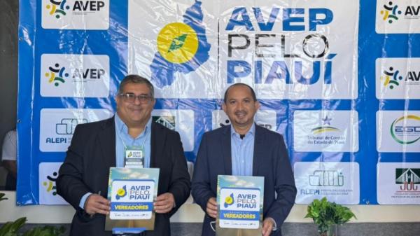 Poder Legislativo de Floriano prestigia o Encontro Regional de Vereadores em Oeiras