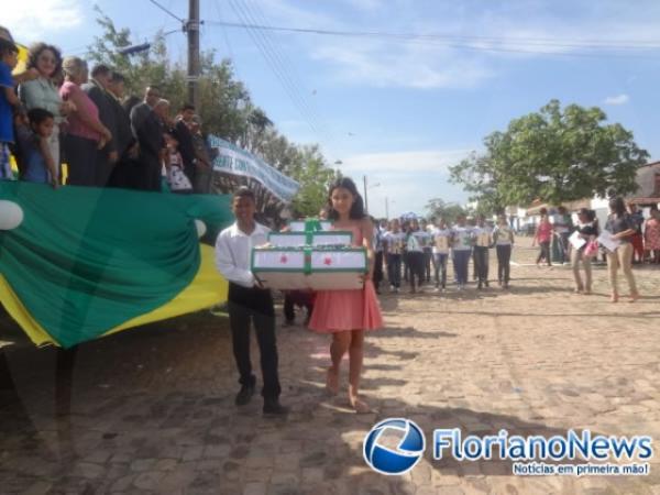 Cerim&ocirc;nia c&iacute;vica marca anivers&aacute;rio de S&atilde;o Francisco do Piau&iacute;.(Imagem:FlorianoNews)