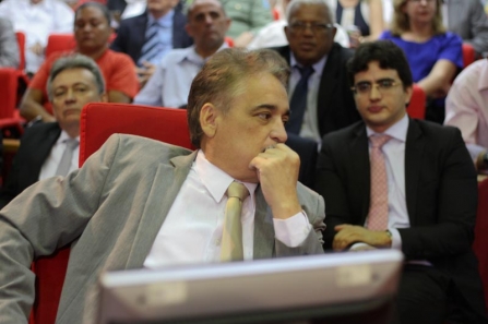 Robert Rios critica pedido de empréstimo do governo