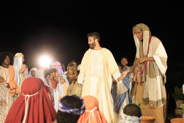 Segundo a organiza&ccedil;&atilde;o, nas duas noites de apresenta&ccedil;&atilde;o, cerca de 12 mil pessoas passaram pelo Teatro Cidade Cenogr&aacute;fica(Imagem:Francisco Gondim/Grupo Escalet)