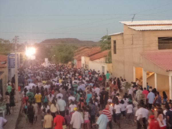Procissão marca encerramento da festa de Nossa Senhora de Nazaré