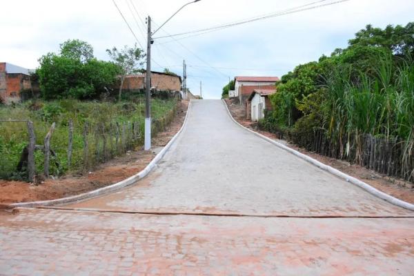 Vereadores de Floriano acompanham assinatura de ordens de servi&ccedil;o e entrega de obras &agrave; popula&ccedil;&atilde;o(Imagem:Reprodu&ccedil;&atilde;o)