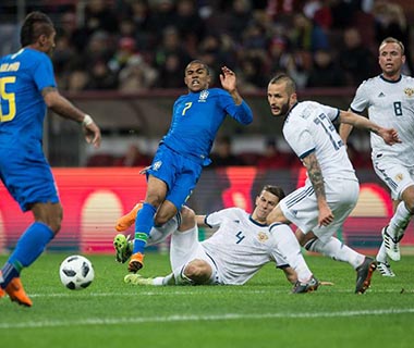 Douglas Costa será o quarto atacante da Seleção na Copa