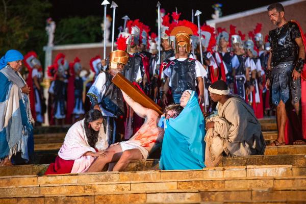 P&uacute;blico se emociona com encena&ccedil;&atilde;o da Paix&atilde;o de Cristo em Floriano(Imagem:Reprodu&ccedil;&atilde;o)