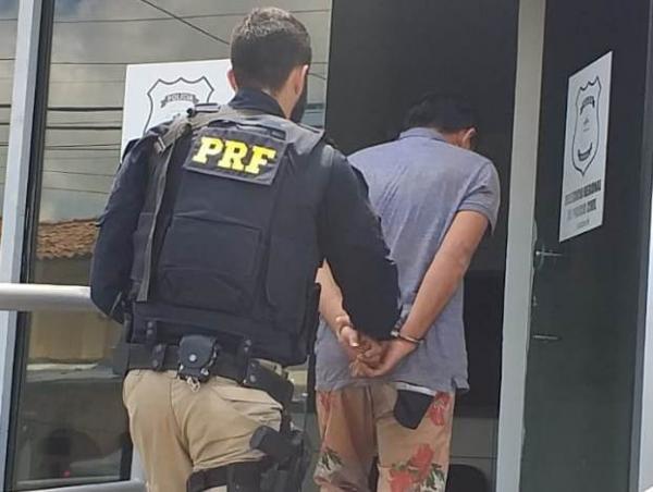 PRF recupera veículo furtado em Parnaíba após acompanhamento tático em Floriano