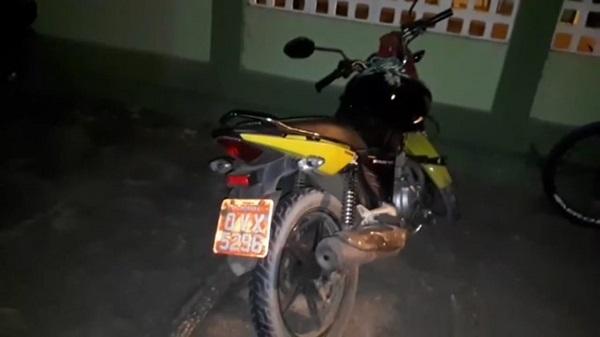 Mototaxista e passageiro são vítimas de assalto no bairro Nossa Senhora da Guia