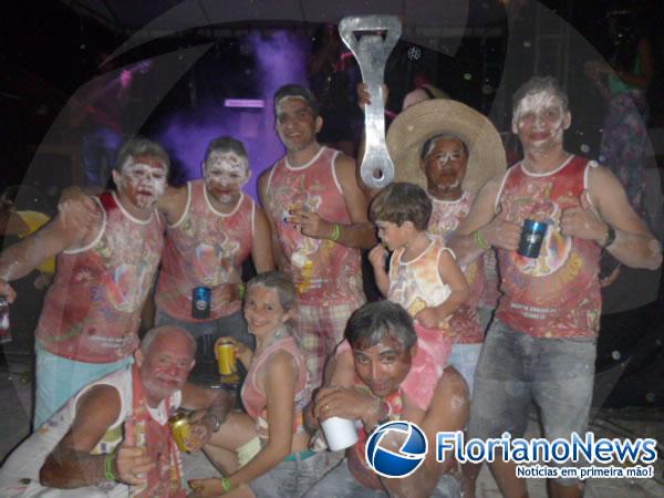 Bloco Os Papeleiros abre o carnaval de Bar&atilde;o de Graja&uacute; com o tradicional Z&eacute; Pereira. (Imagem:FlorianoNews)