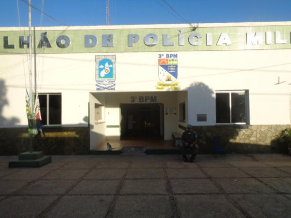 Motocicleta é furtada de calçada de residência em Floriano