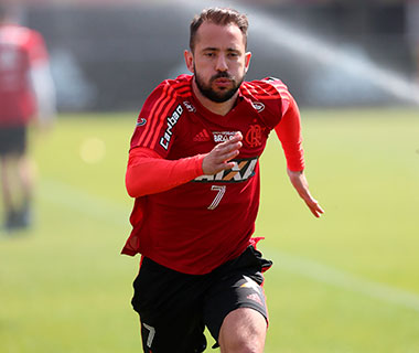 Pressionado, Flamengo corre contra o tempo para salvar o ano