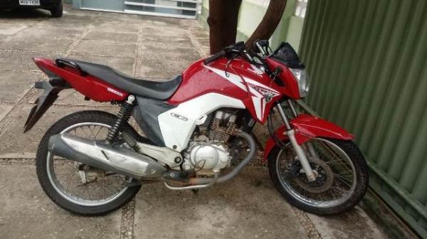 Motocicleta em estado de abandono é apreendida pela PM de Floriano