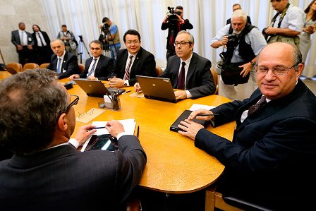 BC mantém taxa de juros em 6,5%, mas não descarta aumentá-la