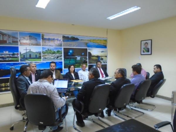 Gestor municipal recebe reivindicações do Legislativo florianense