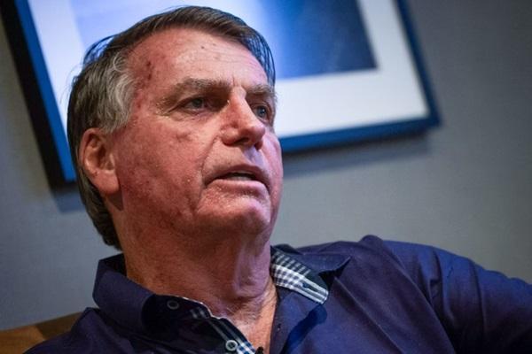 Com cenas violentas no RJ, Bolsonaro critica fala de Lula sobre roubos