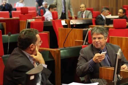 Deputados requerem esclarecimentos da Sefaz e telefonia pro interior
