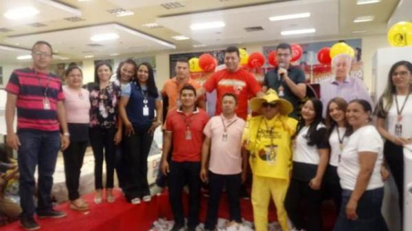 Armaz&eacute;m Para&iacute;ba realiza &uacute;ltimo sorteio da campanha de anivers&aacute;rio em Floriano.(Imagem:FlorianoNews)