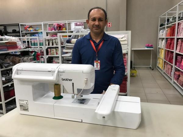 Francivaldo Nogueira, chefe do setor de confec&ccedil;&otilde;es do Armaz&eacute;m Para&iacute;ba.(Imagem:FlorianoNews)