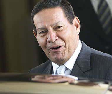 Sobre Wyllys,Mourão aponta possível crime à democracia