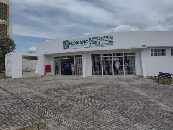 Prefeito Joel Rodrigues entrega reforma do Complexo do Cruzeiro em Floriano