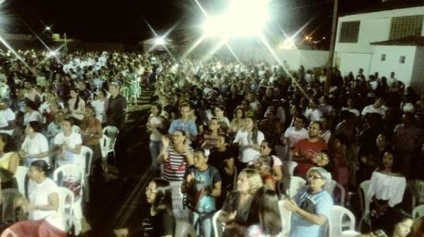 Missa da Miseric&oacute;rdia re&uacute;ne centenas de fi&eacute;is na Igreja de S&atilde;o Jos&eacute; Oper&aacute;rio. (Imagem:FlorianoNews)