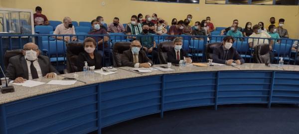 C&acirc;mara de Floriano encerra ano Legislativo com aprova&ccedil;&atilde;o de projeto que cria cargos comissionados.(Imagem:FlorianoNews)