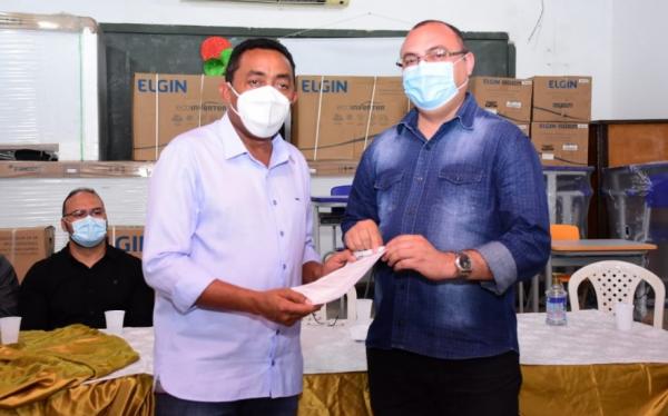 Prefeitura entrega novos equipamentos para a rede municipal de ensino de Floriano