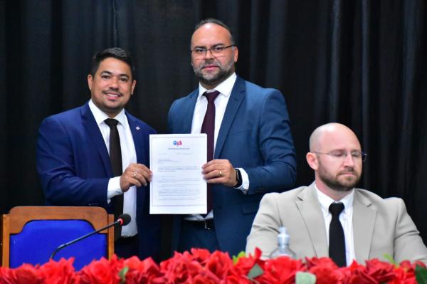 C&acirc;mara Municipal de Floriano homenageia advogados em sess&atilde;o solene.(Imagem:CMF)