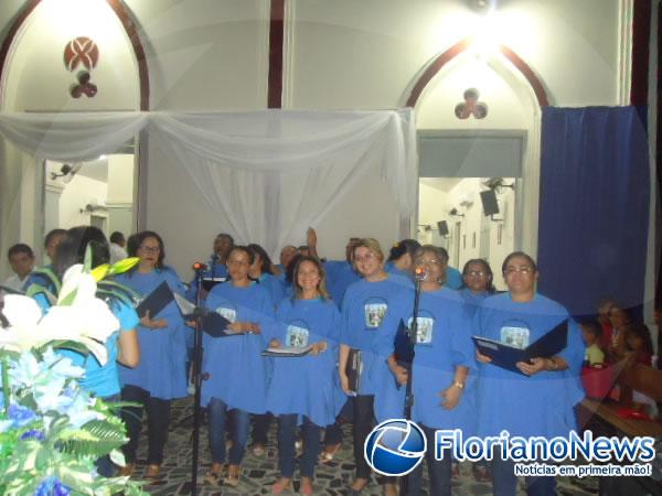 Levantamento do mastro d&aacute; inicio aos festejos de Nossa Senhora de Nazar&eacute;.(Imagem:FlorianoNews)