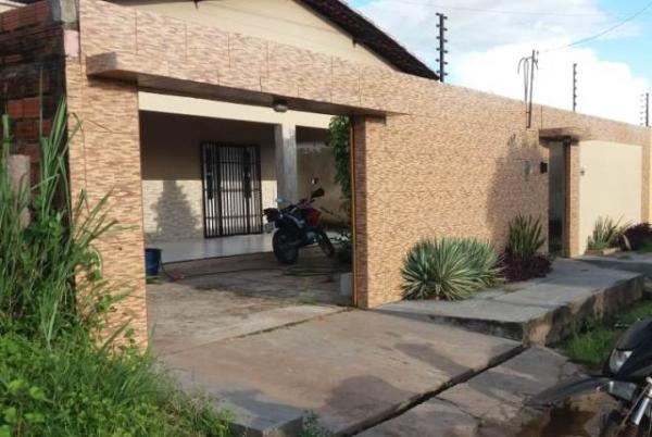 Trio assalta comerciante e leva caminhonete de sua residência no PI