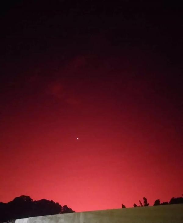  C&eacute;u amanhece com tons vermelhos em Campo Largo, no Piau&iacute;.(Imagem:Reprodu&ccedil;&atilde;o/Jorge Lu&iacute;s )
