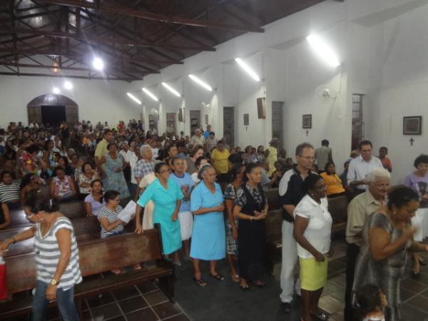 Fiéis participam da penúltima noite do festejo de São José Operário.(Imagem:FlorianoNews)