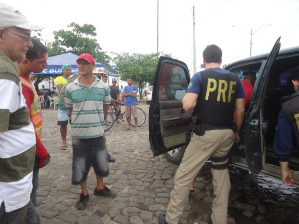 Homem &eacute; preso por embriaguez ao volante ap&oacute;s causar acidente em Floriano.(Imagem:FlorianoNews)