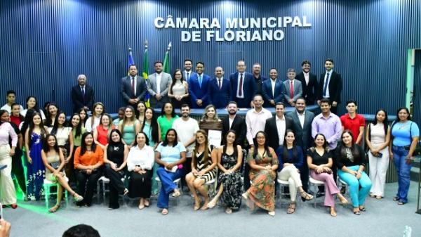 Poder Legislativo de Floriano homenageia profissionais da Enfermagem com sessão solene