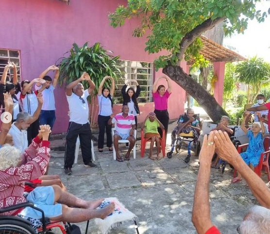 Equipes de Atenção Básica e Núcleo Multiprofissional de Saúde realizam ação na Casa do Idoso