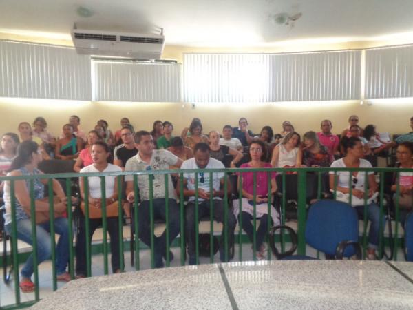Servidores da Educa&ccedil;&atilde;o deflagram greve geral em Floriano.(Imagem:FlorianoNews)