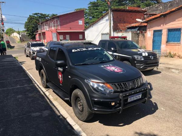 Discuss&atilde;o em fam&iacute;lia deixa duas pessoas baleadas na cabe&ccedil;a e homem ferido na Zona Sul de Teresina.(Imagem:Ravi Marques/TV Clube)