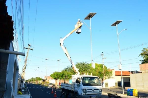 PMF realiza reposição de lâmpadas na Avenida Fauzer Bucar e reforça segurança da população