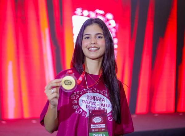 Seduc realiza pagamento de bolsas a 208 estudantes medalhistas da OLINPI