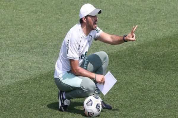 Palmeiras quer definir permanência de Abel Ferreira o quanto antes