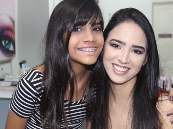 Maquiadora mirim ensina passo a passo para maquiagem de Ano Novo