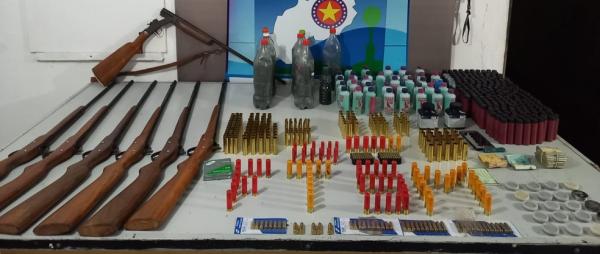 PM flagra depósito com armas de fogo e munições e prende empresário por comércio ilegal no Piauí