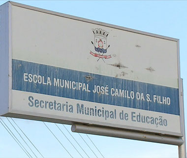Adolescentes são flagrados embriagados em escola pública de Teresina
