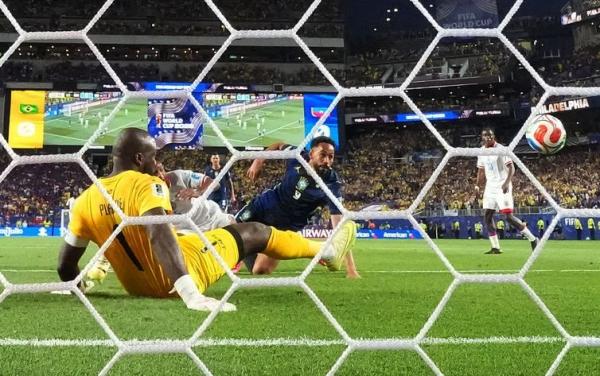 Atacante  Matheus Cunha abre o placar para o Brasil aos 22 minutos e 10 minutos depois balan&ccedil;ou a rede novamente na partida contra o Haiti, disputada na Filad&eacute;lfia.(Imagem:Reuters/James Lang/proibida reprodu&ccedil;&atilde;o)