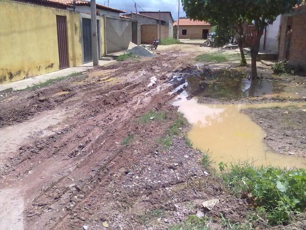 Morador indignado denuncia situa&ccedil;&atilde;o prec&aacute;ria de ruas no bairro Princesa do Sul.(Imagem:Robson Pires Borges)