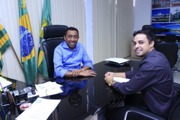 Prefeitura de Floriano realiza reunião com direção do HRTN