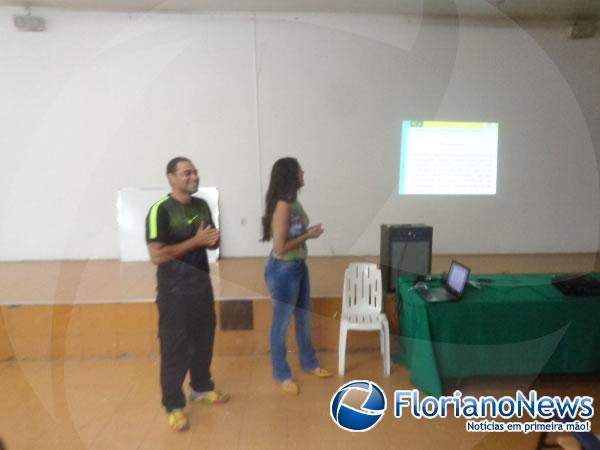 Policiais participam de palestra sobre atividade f&iacute;sica e qualidade de vida.(Imagem:FlorianoNews)