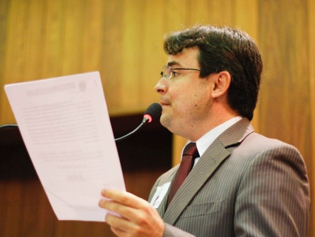 Assembleia entrega título de cidadão piauiense para Nazareno Fonteles