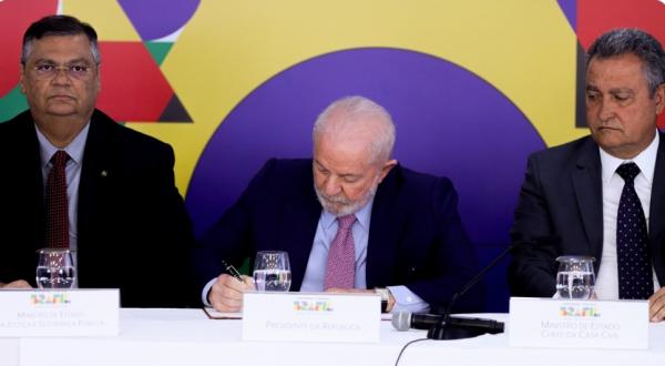 Lula anuncia decreto de GLO em portos e aeroportos
